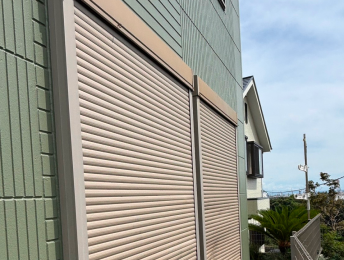 窓シャッターの写真